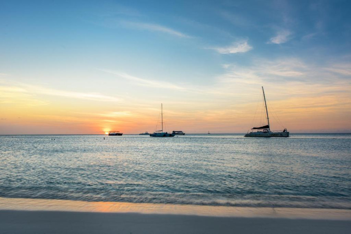 Playa Linda Beach Resort