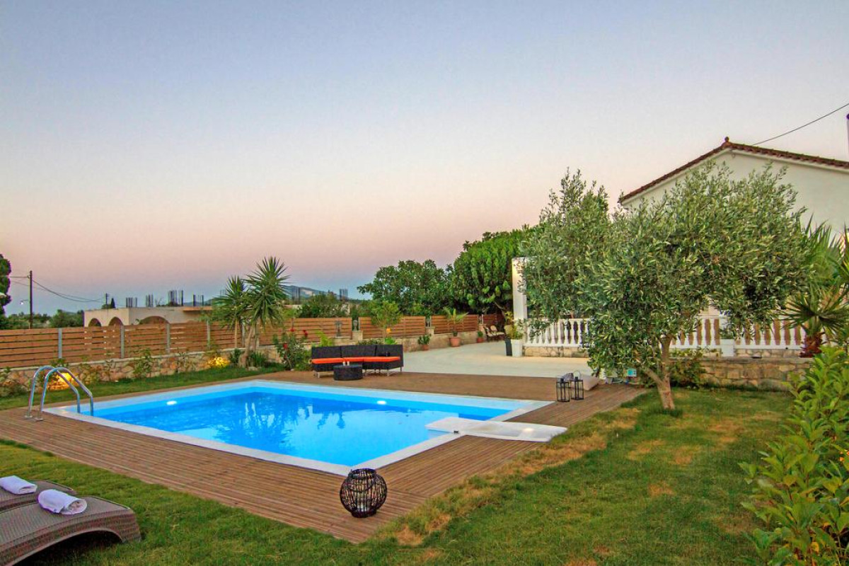 Pnoe Villa