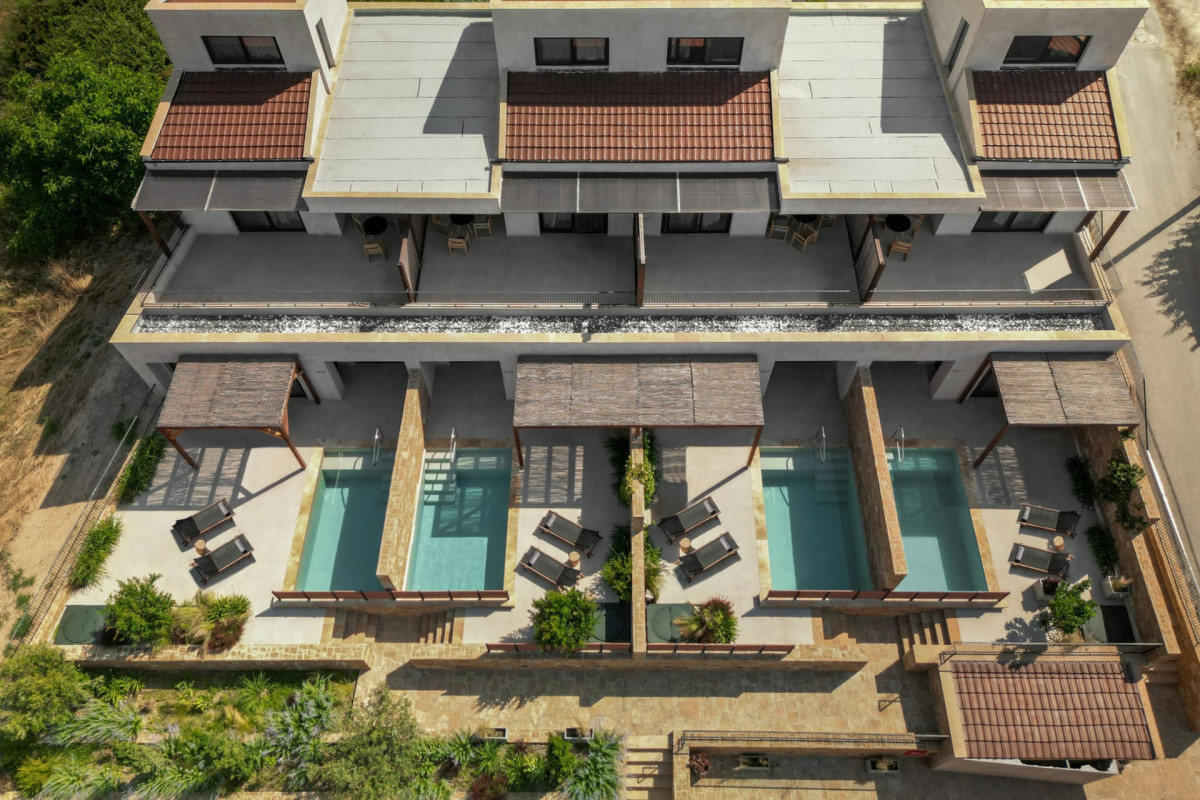 Pnoes Luxury Suites
