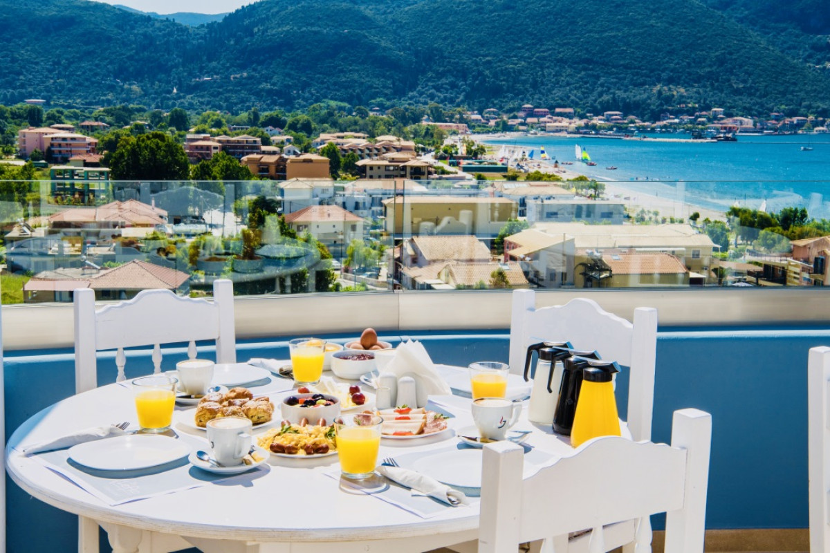 Ponti Beach Hotel