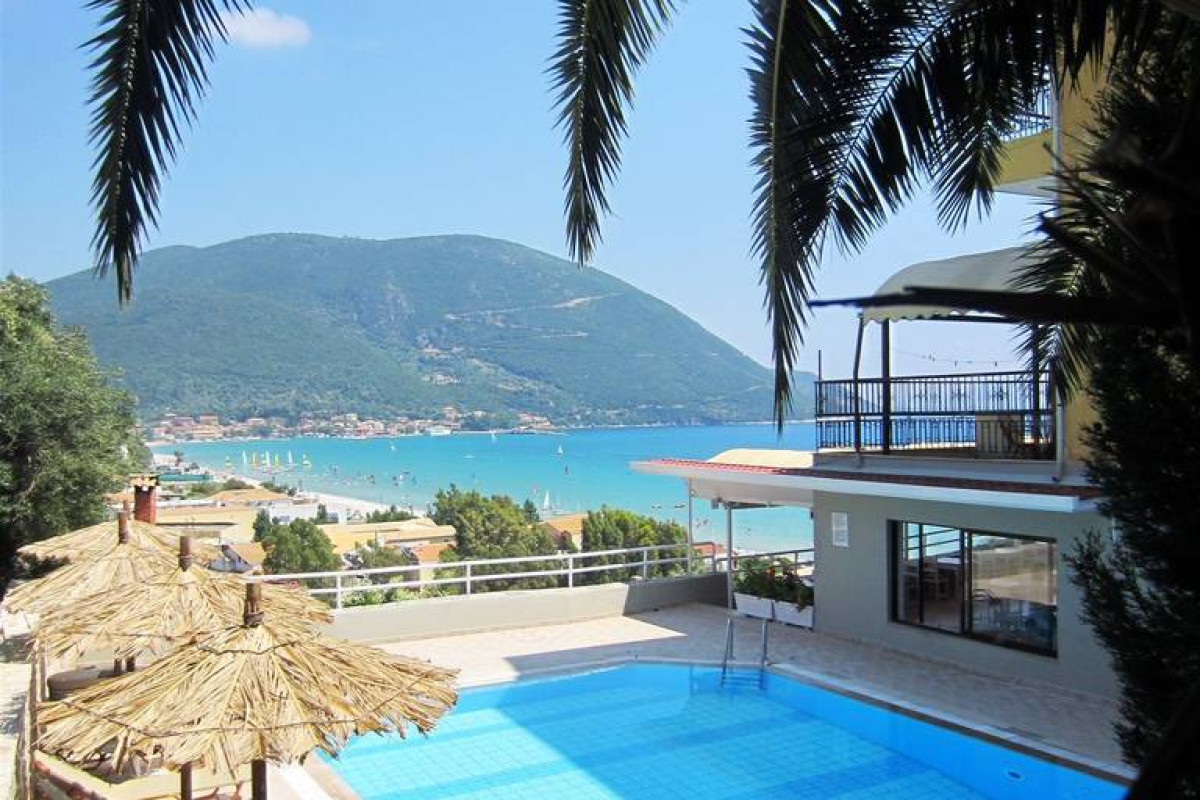 Ponti Beach Hotel