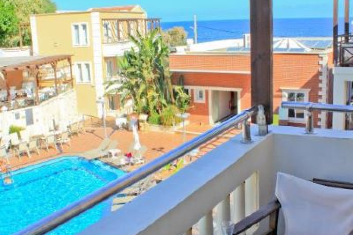 PORTO KALAMAKI HOTEL