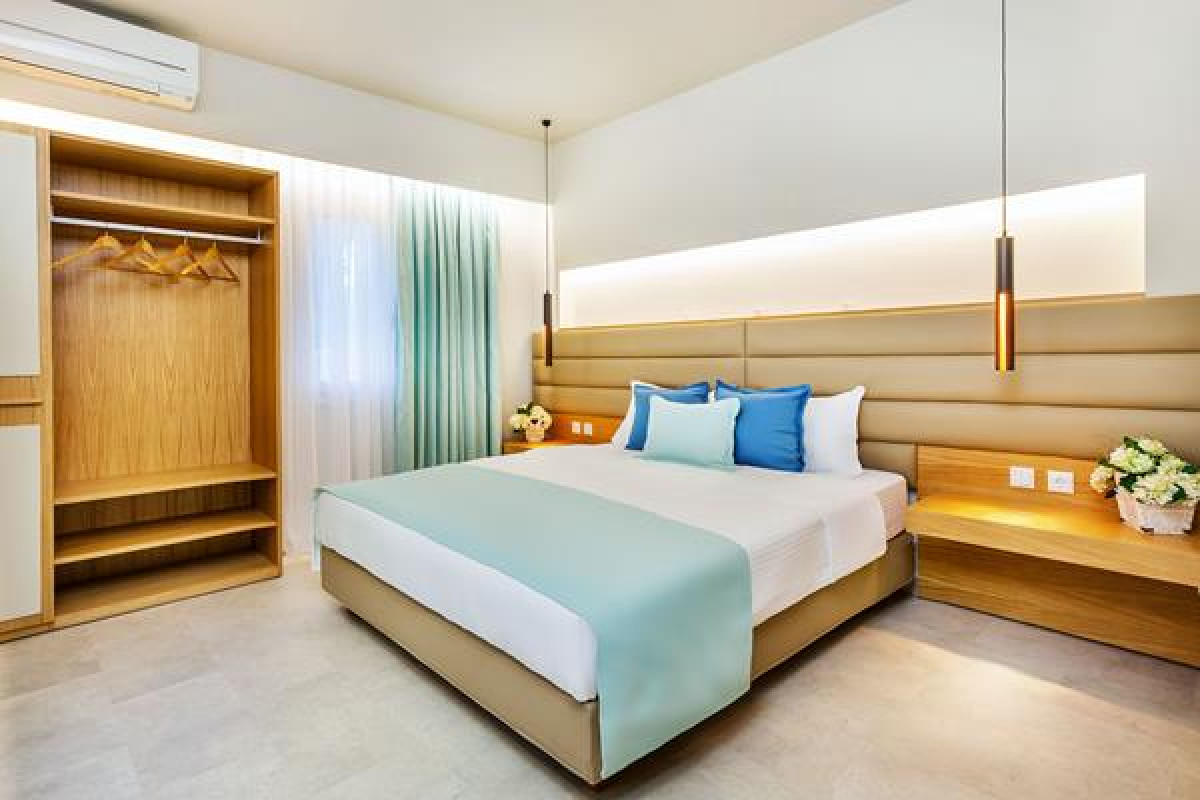 Poseidon Palace - Pieria