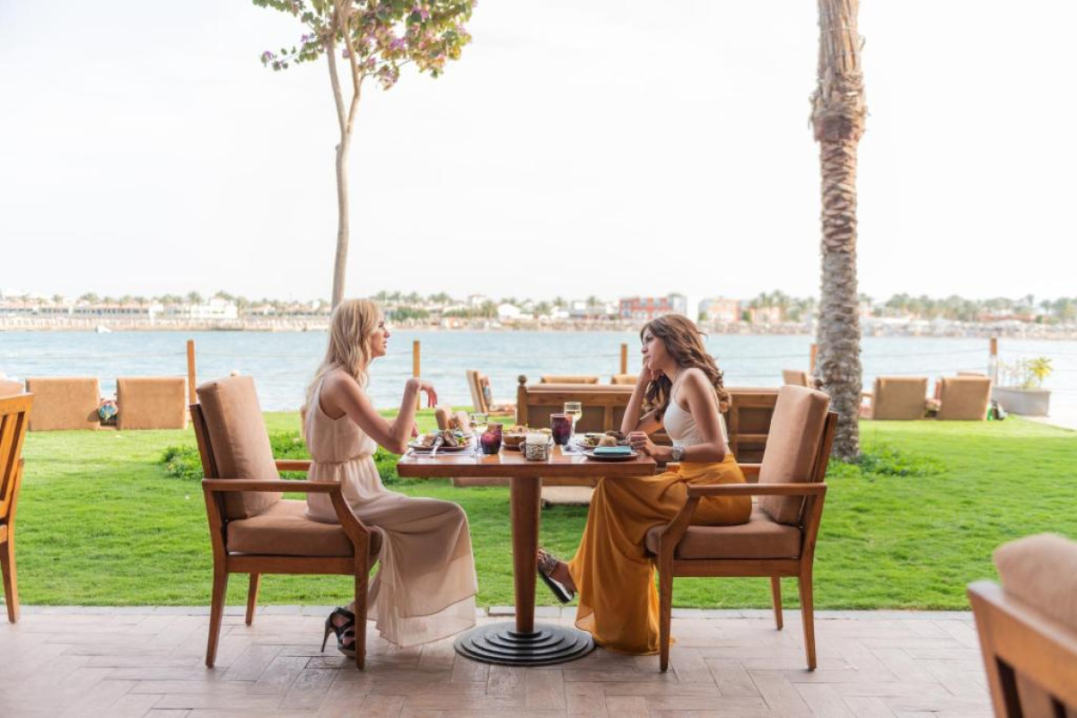 POSH CLUB SUNRISE CRYSTAL BAY RESORT