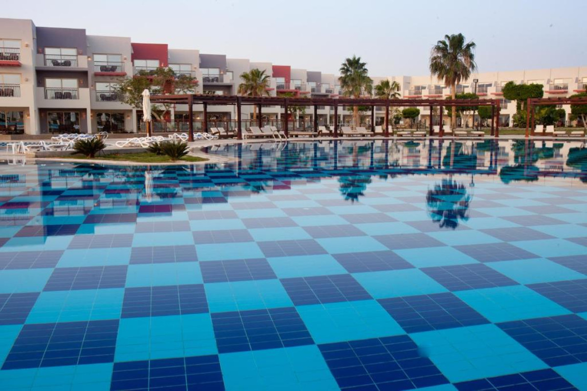 POSH CLUB SUNRISE CRYSTAL BAY RESORT