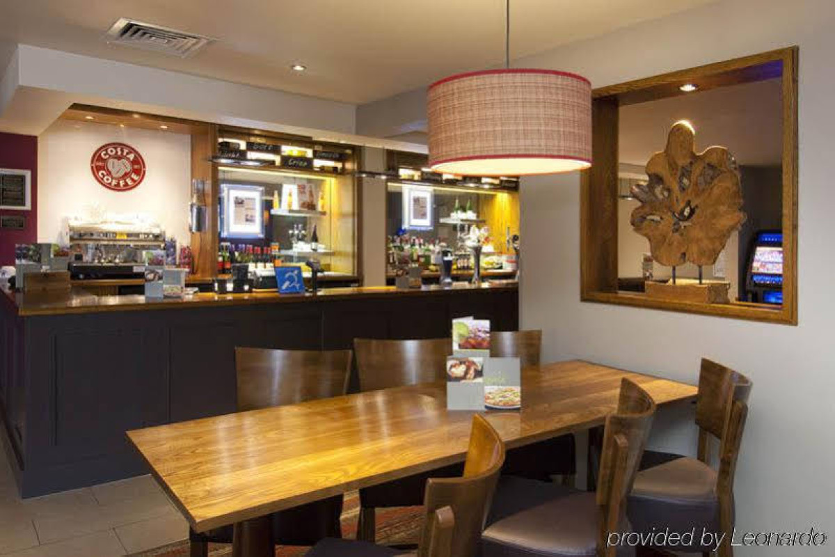 Premier Inn Bristol Cribbs Causeway M5,J17