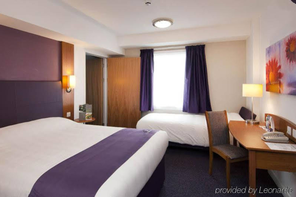 Premier Inn Bristol Cribbs Causeway M5,J17