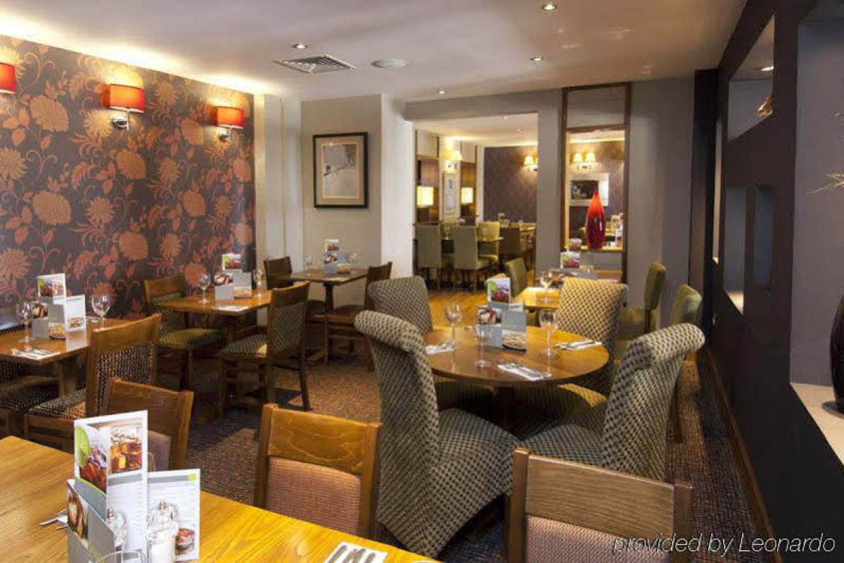 Premier Inn Bristol Cribbs Causeway M5,J17