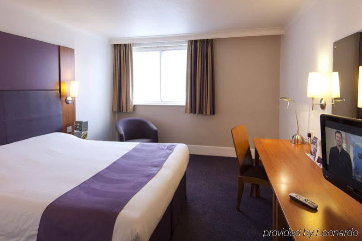 Premier Inn Bristol Cribbs Causeway M5,J17