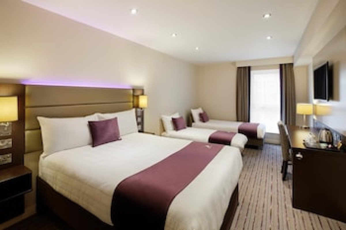 PREMIER INN EDINBURGH CITY CENTRE (WAVERLEY) HOTEL