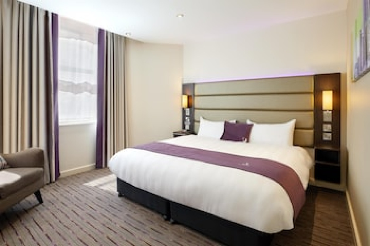 PREMIER INN EDINBURGH CITY CENTRE (WAVERLEY) HOTEL