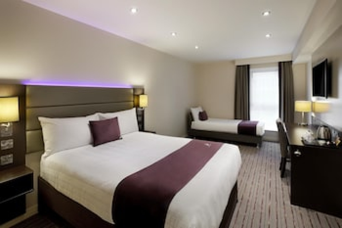 PREMIER INN EDINBURGH CITY CENTRE (WAVERLEY) HOTEL