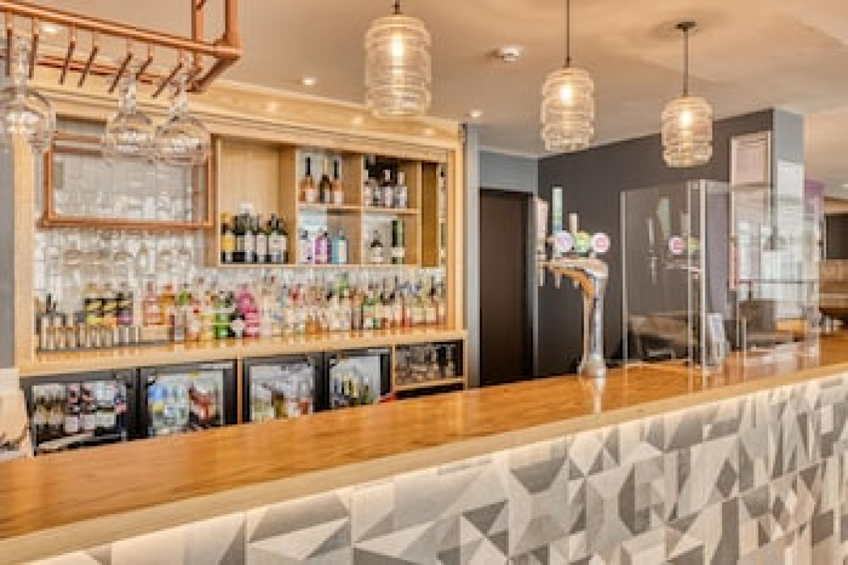 PREMIER INN EDINBURGH CITY CENTRE (WAVERLEY) HOTEL