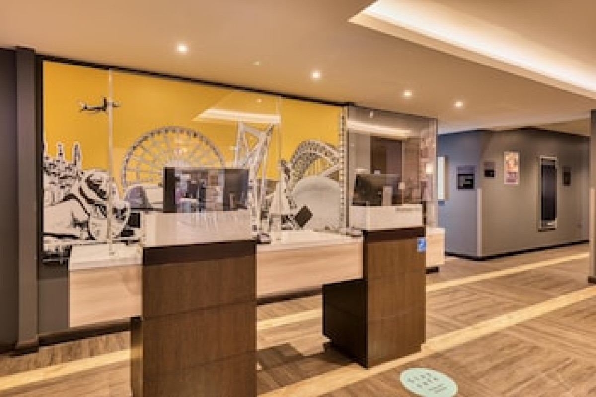 PREMIER INN EDINBURGH CITY CENTRE (WAVERLEY) HOTEL