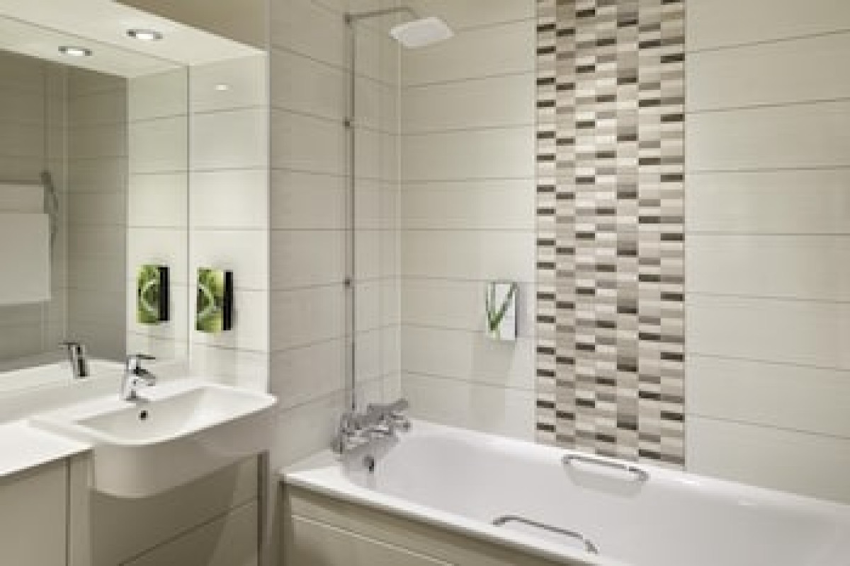 PREMIER INN EDINBURGH CITY CENTRE (WAVERLEY) HOTEL