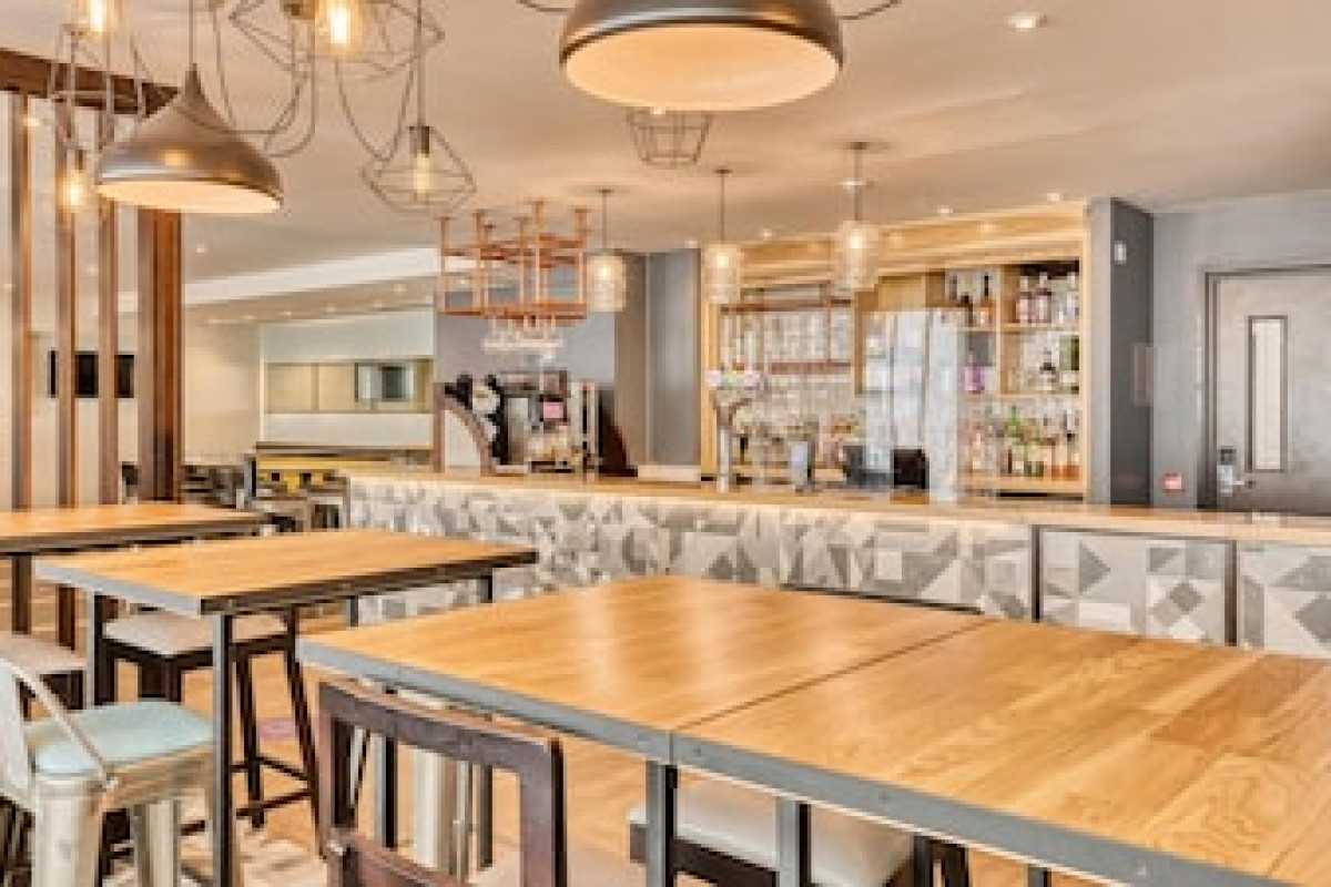 PREMIER INN EDINBURGH CITY CENTRE (WAVERLEY) HOTEL