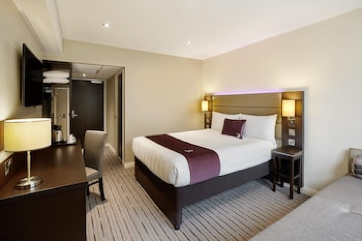 PREMIER INN EDINBURGH CITY CENTRE (WAVERLEY) HOTEL