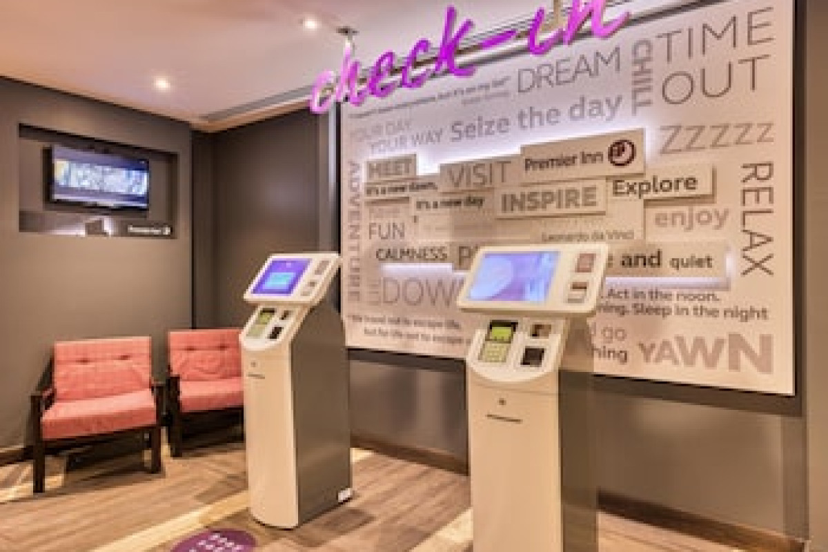 PREMIER INN EDINBURGH CITY CENTRE (WAVERLEY) HOTEL