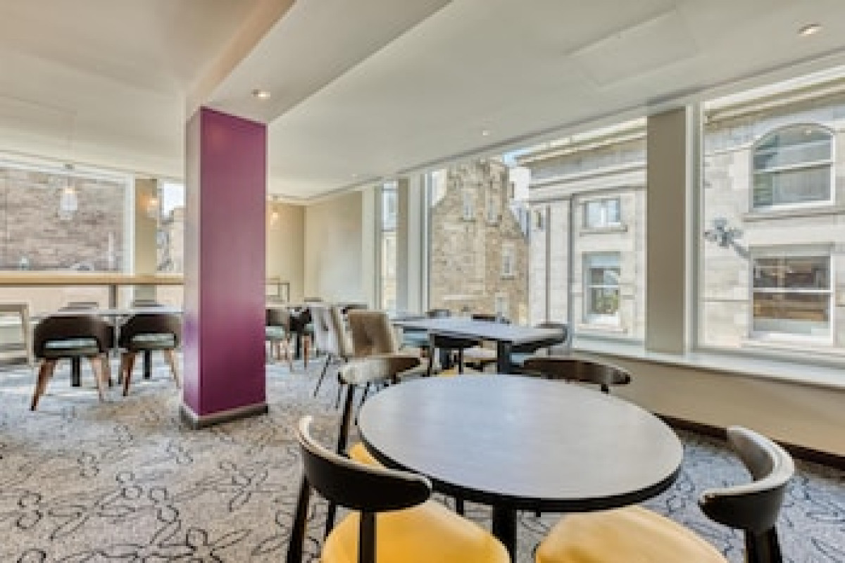 PREMIER INN EDINBURGH CITY CENTRE (WAVERLEY) HOTEL