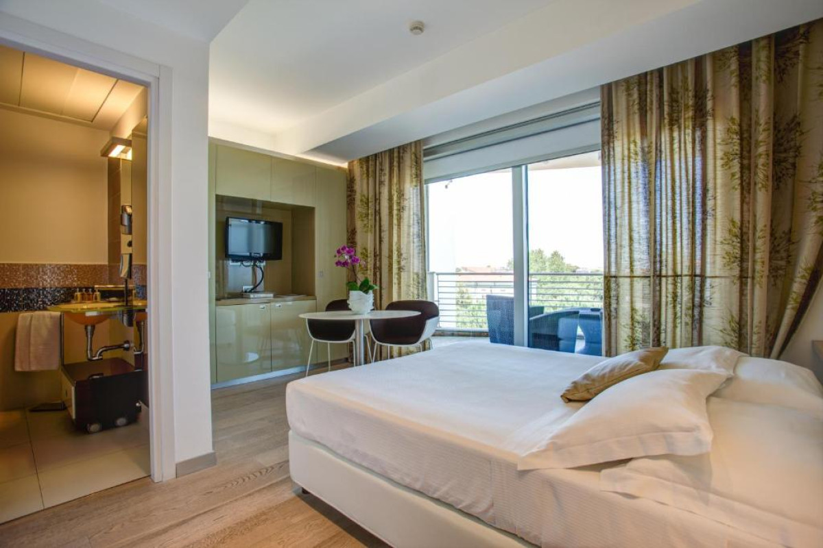 PREMIER SUITES