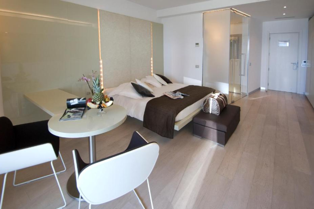 PREMIER SUITES