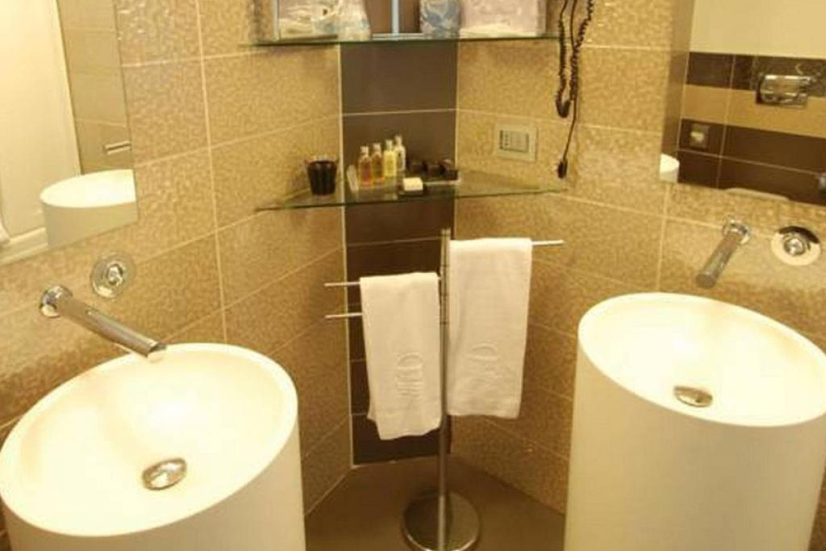 PREMIER SUITES