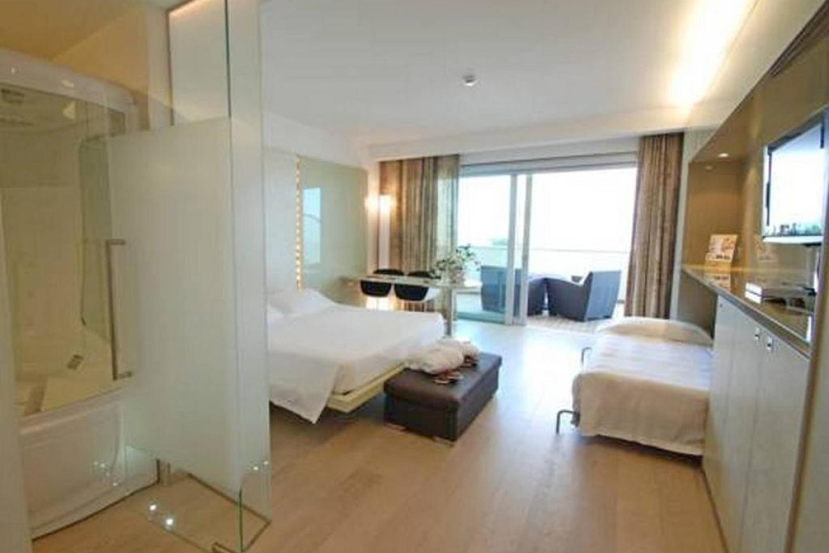 PREMIER SUITES