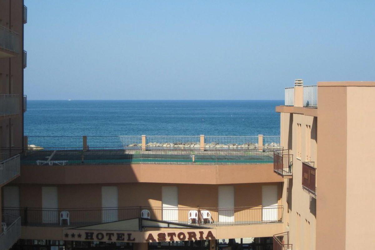 PROMENADE