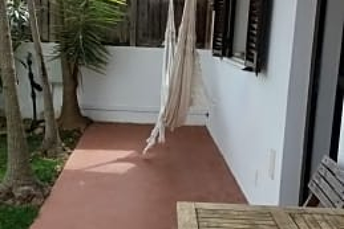 Pura Vida Divehouse