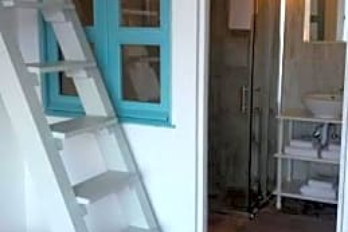 Pura Vida Divehouse