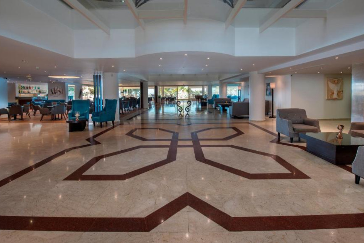 Queens Bay Hotel