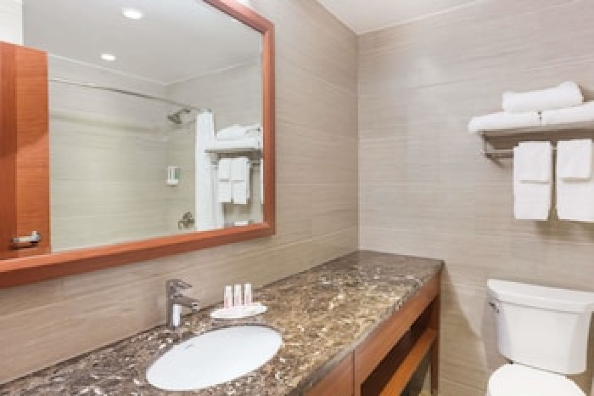 RAMADA BY WYNDHAM FLUSHING QUEENS