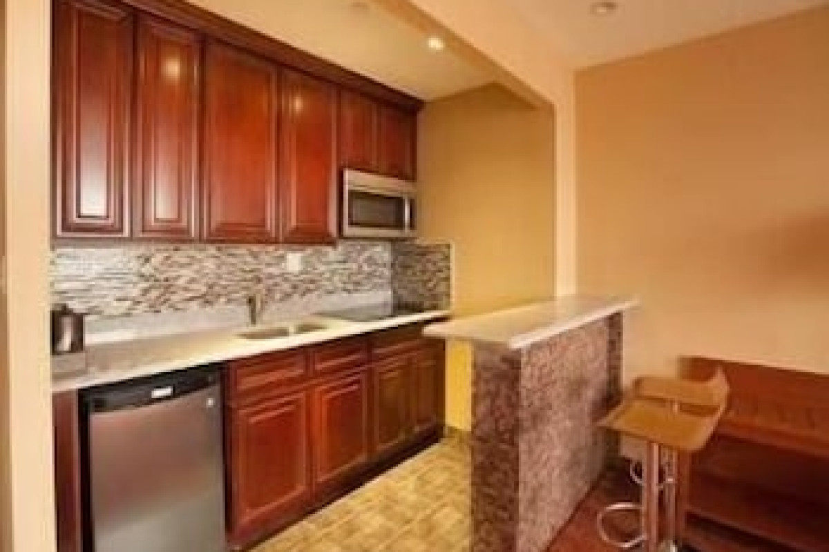 RAMADA BY WYNDHAM FLUSHING QUEENS