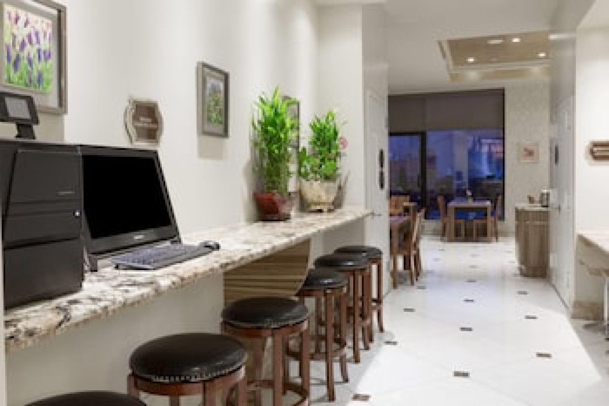 RAMADA BY WYNDHAM FLUSHING QUEENS