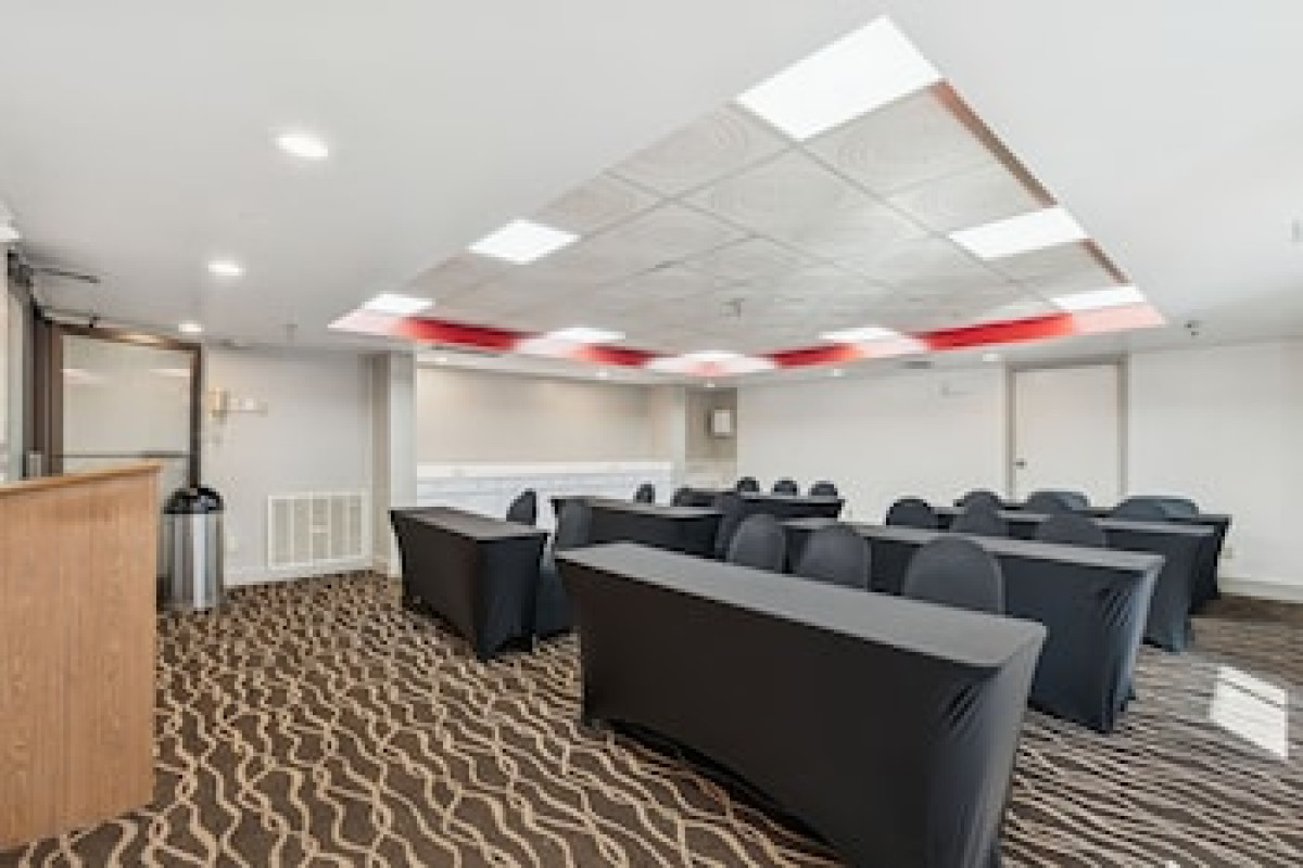 RAMADA BY WYNDHAM TEMPLE TERRACE/TAMPA NORTH
