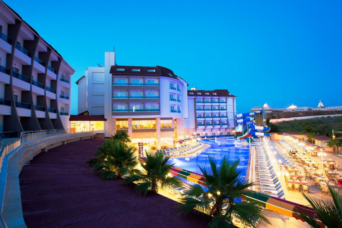 RAMADA RESORT BY WYNDHAM SIDE