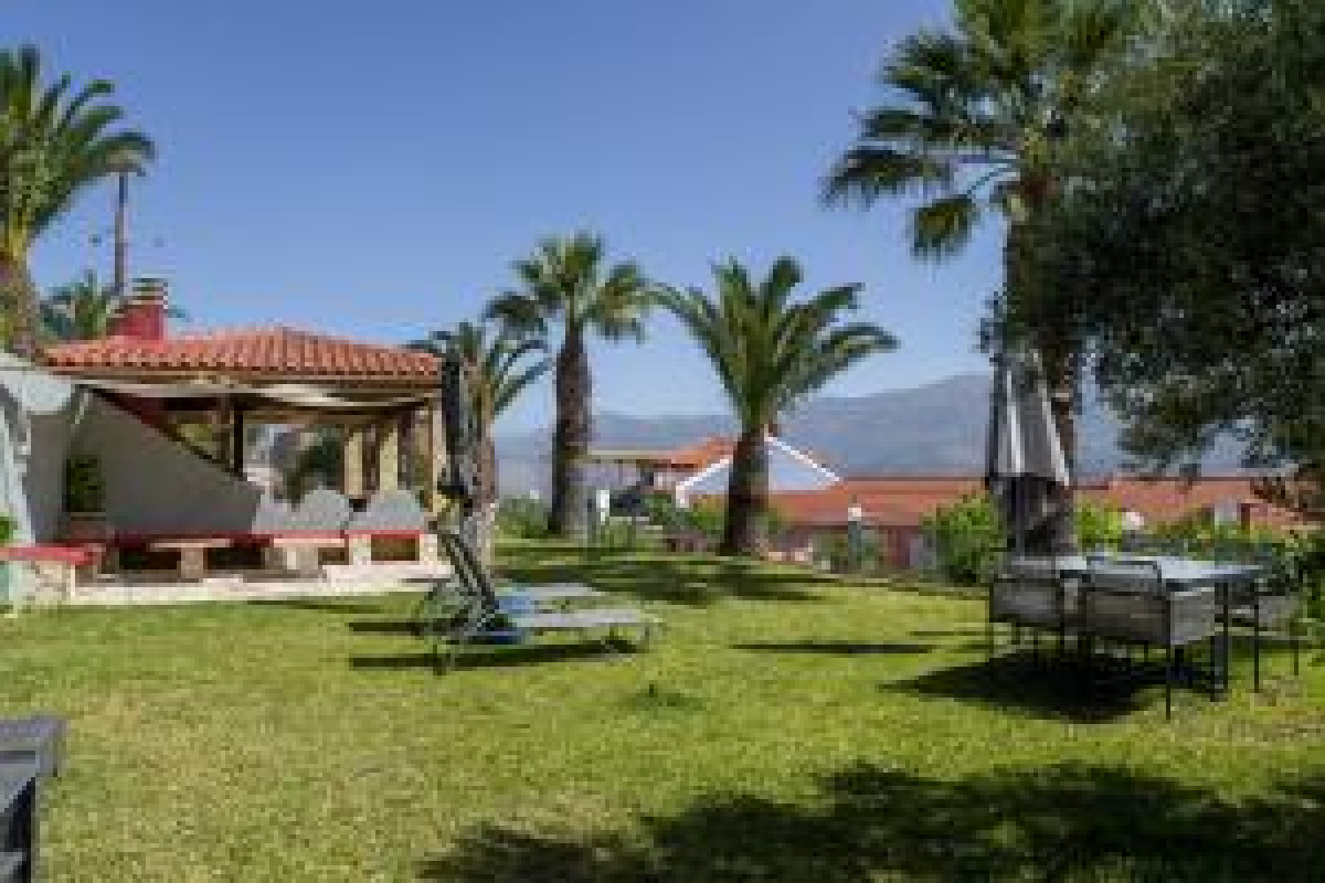 Rania Studios and Apartments