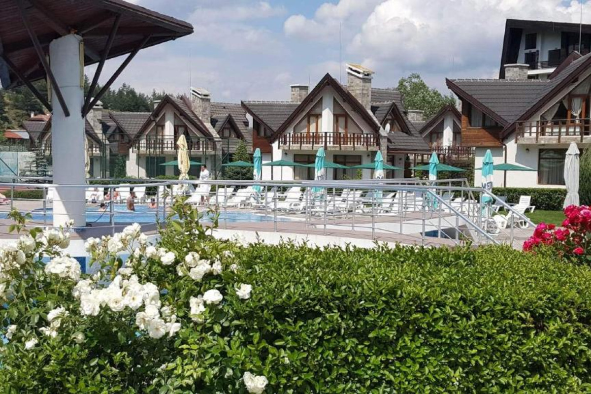 REDENKA HOLIDAY CLUB