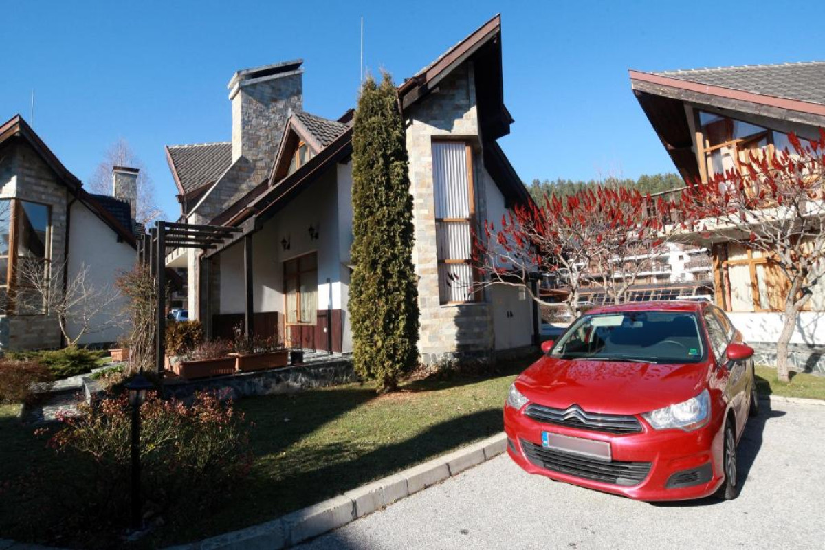 REDENKA HOLIDAY CLUB