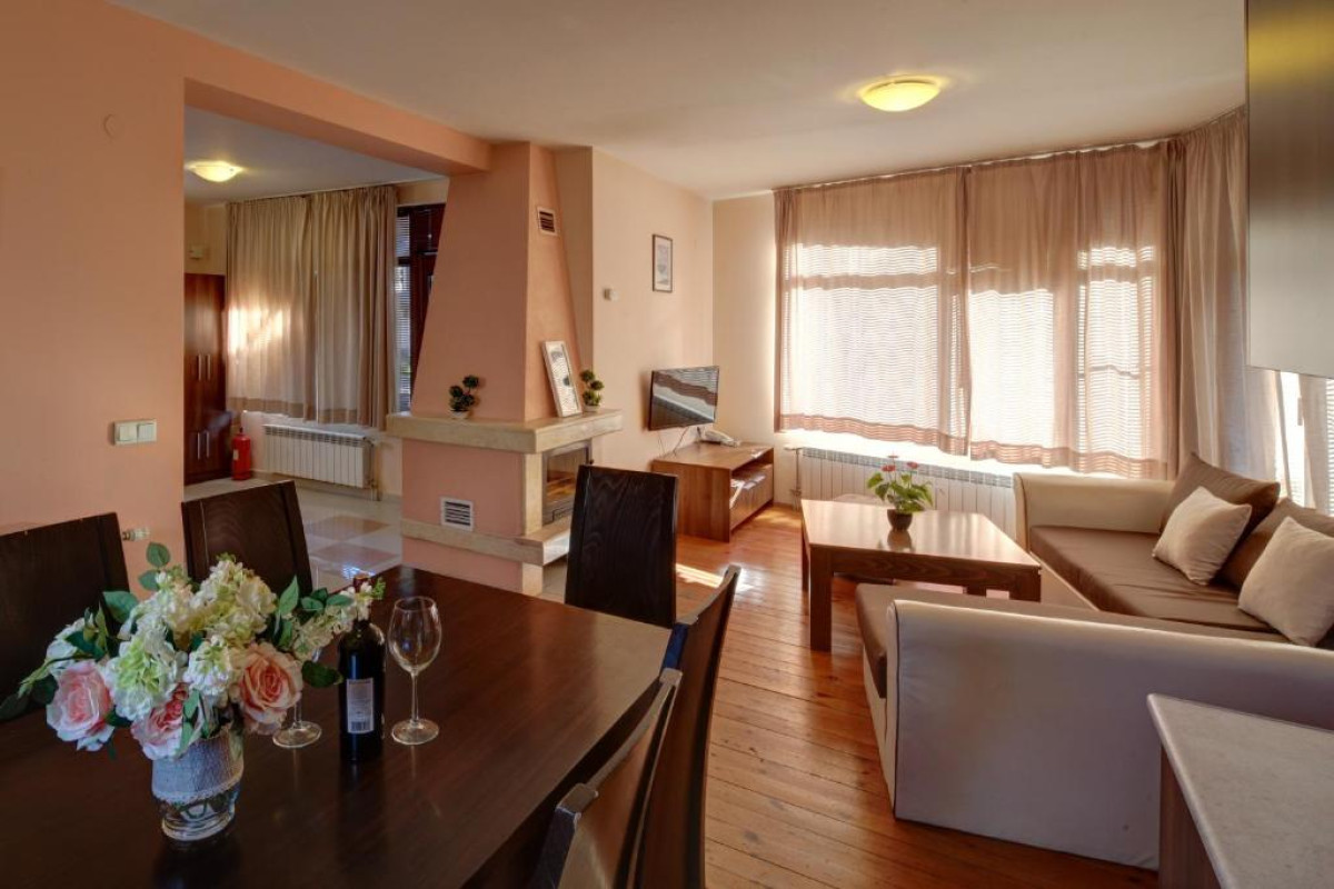 REDENKA HOLIDAY CLUB