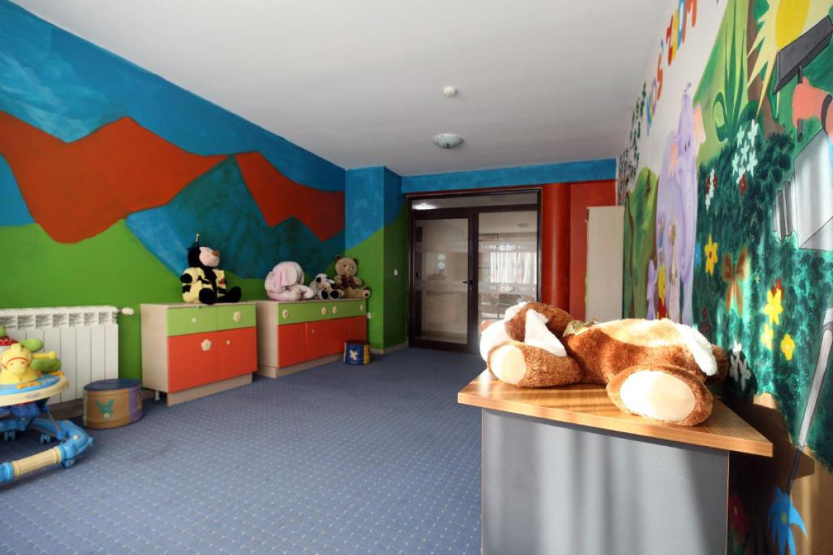 REDENKA HOLIDAY CLUB