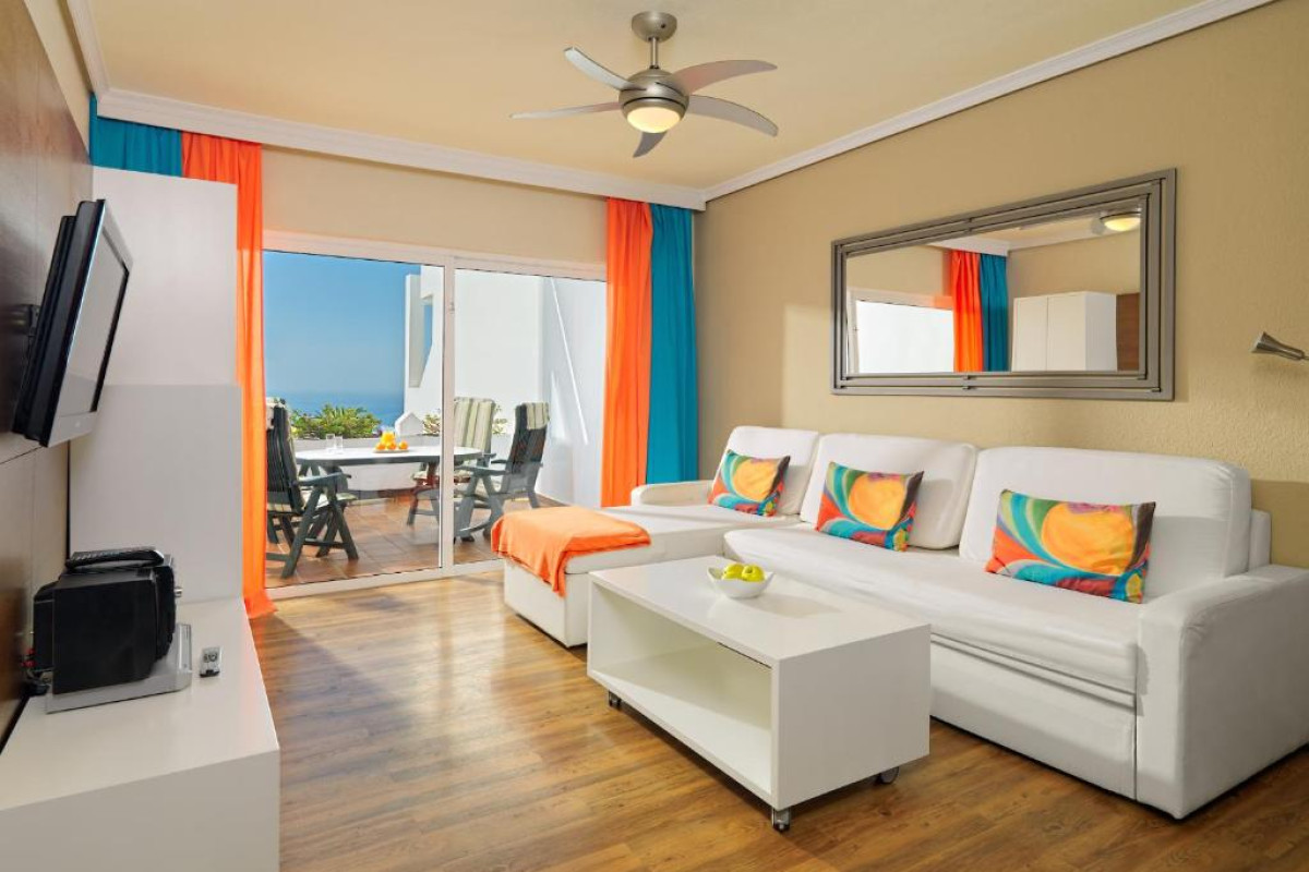 REGENCY TORVISCAS APARTMENTS  SUITES
