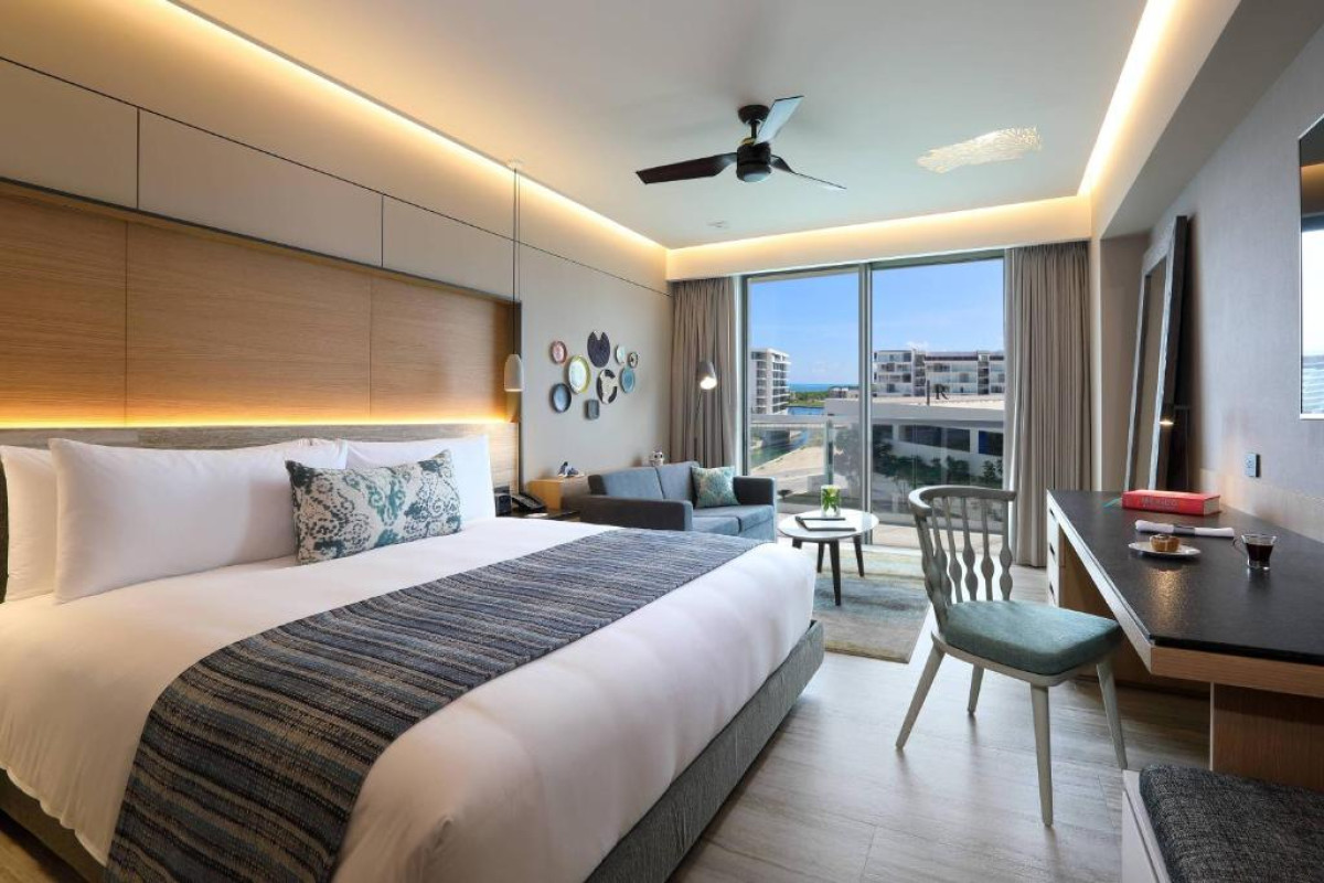 Renaissance Cancun Resort  Marina