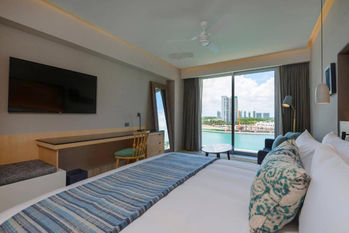 Renaissance Cancun Resort  Marina