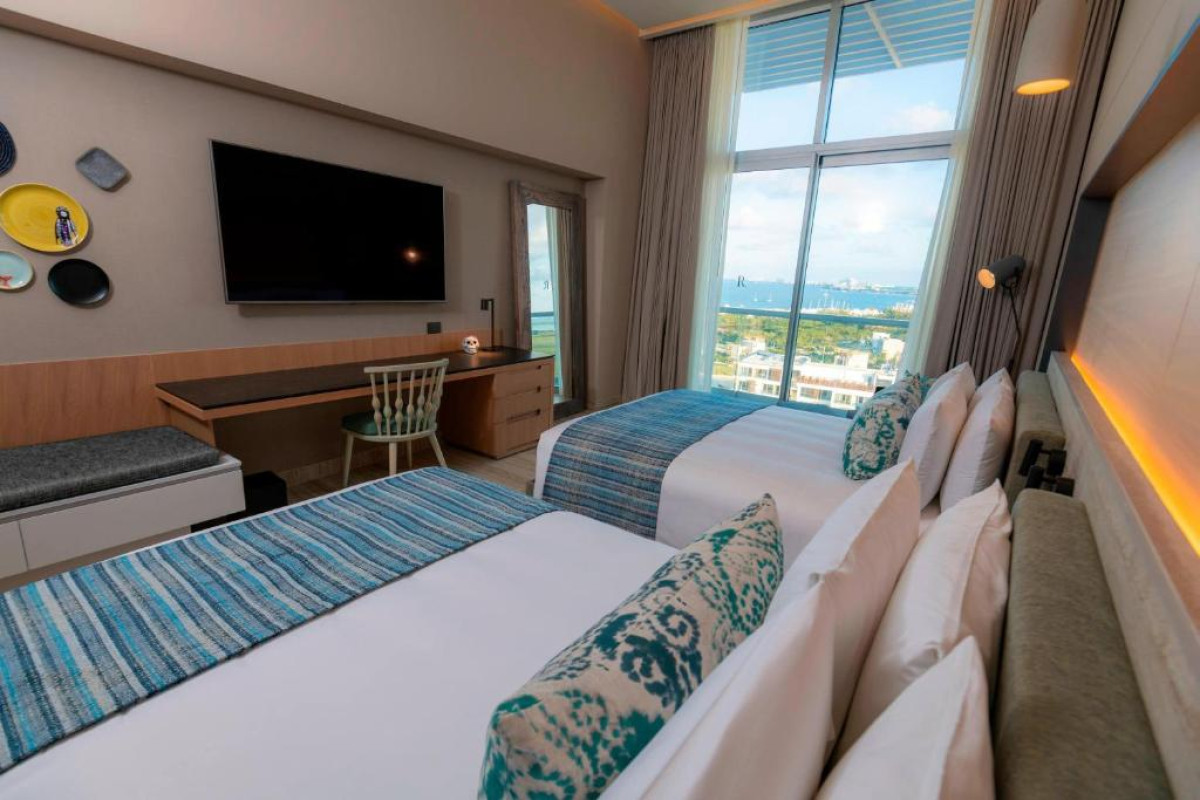 Renaissance Cancun Resort  Marina