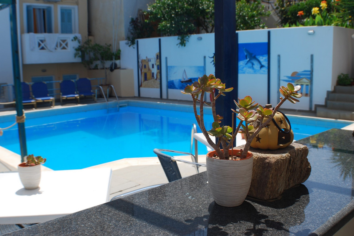 Renia Hotel
