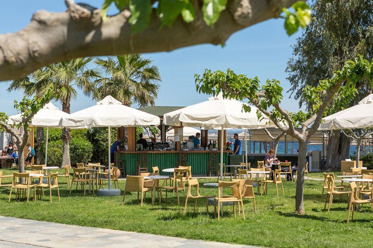 Golden Coast Hotel & Bungalows