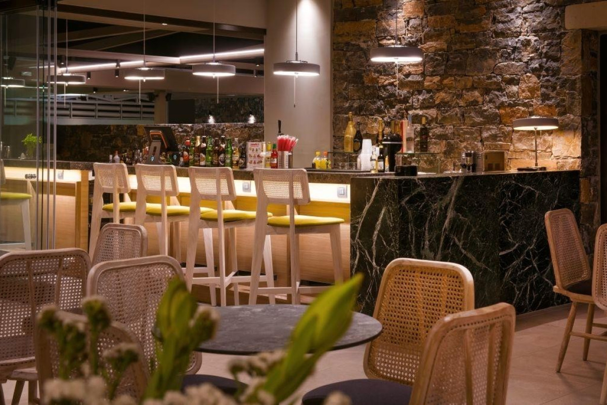 Petousis Hotel & Suites