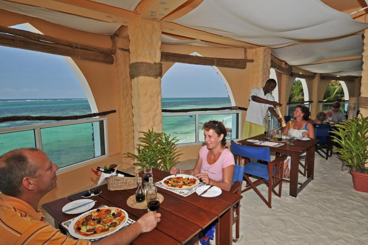 Bahari Beach Hotel
