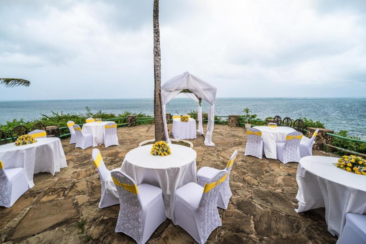 Prideinn Flamingo Beach Resort and Safari Tsavo Explorer RO